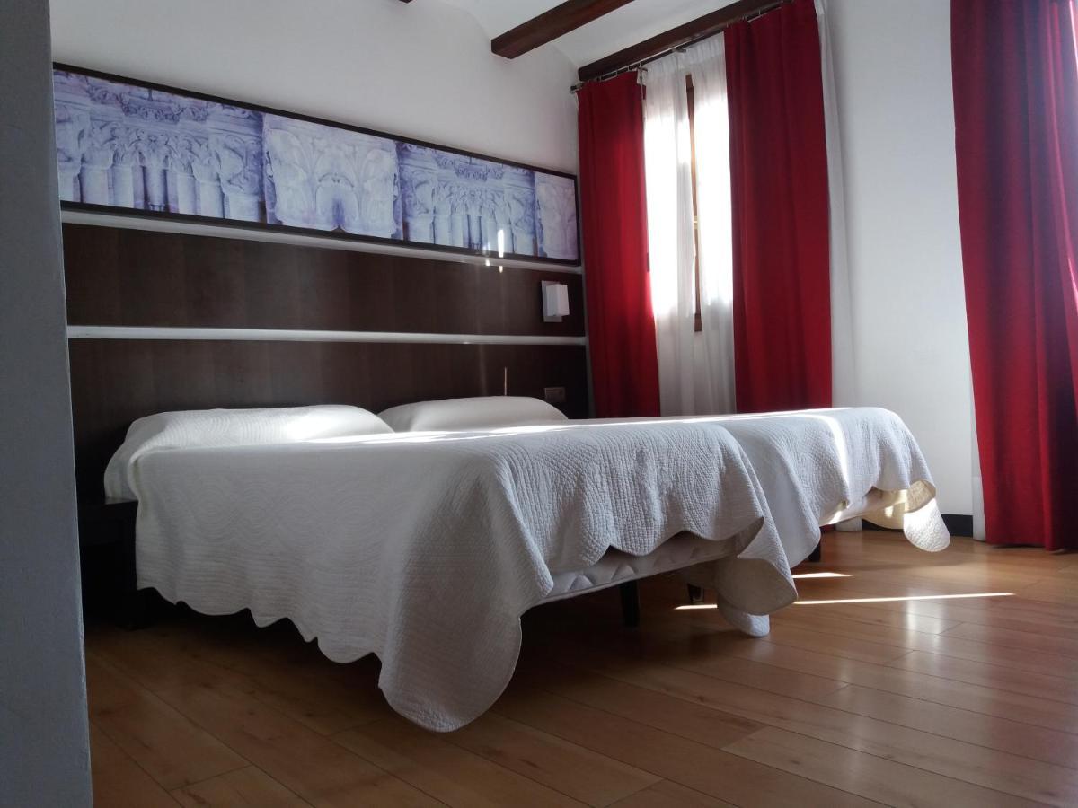 Hotel Rey Sancho Navarrete Εξωτερικό φωτογραφία